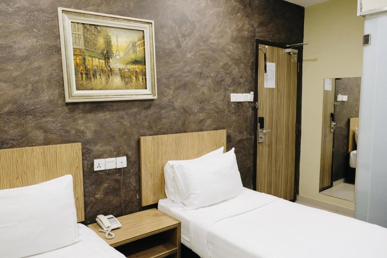 Era Plus Hotel Seri Kembangan Exterior foto
