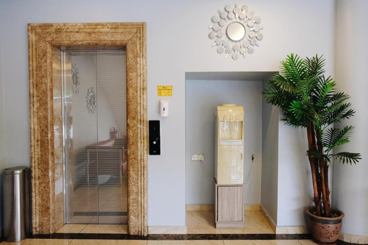 Era Plus Hotel Seri Kembangan Exterior foto