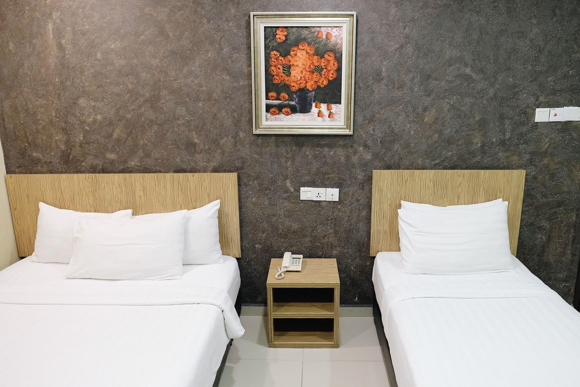 Era Plus Hotel Seri Kembangan Exterior foto